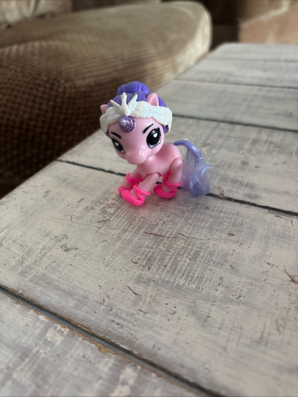 Zuru Unicorn Squad Surprise Glitter Swan Lake Ballet with Shoes & Headband!